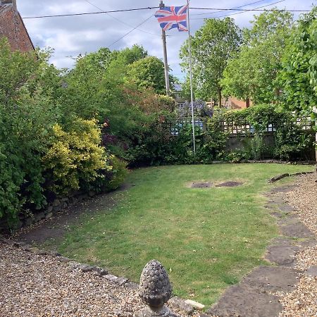 Bwthyn Cudd Bed and Breakfast Westbury  Exteriör bild