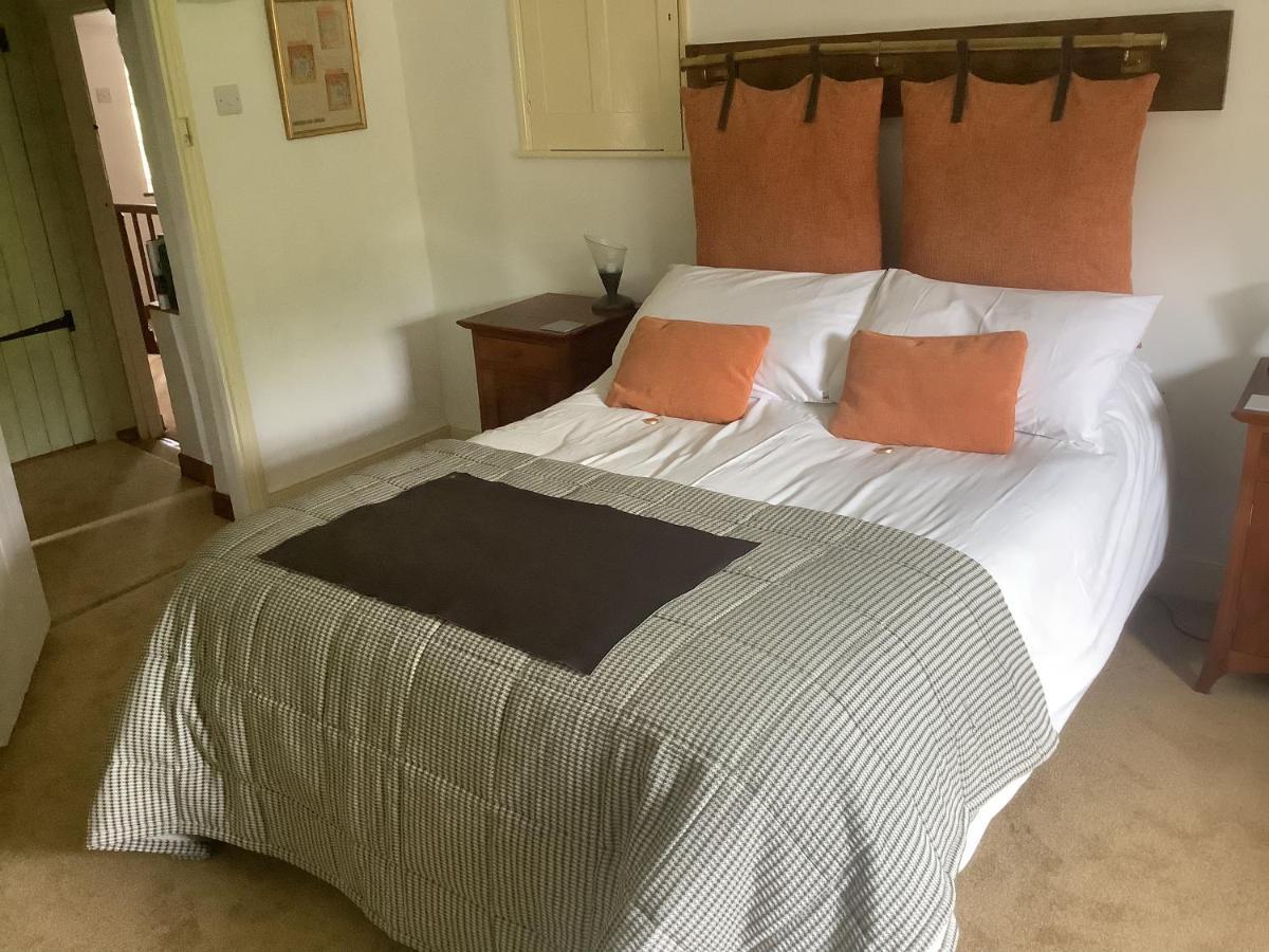 Bwthyn Cudd Bed and Breakfast Westbury  Exteriör bild