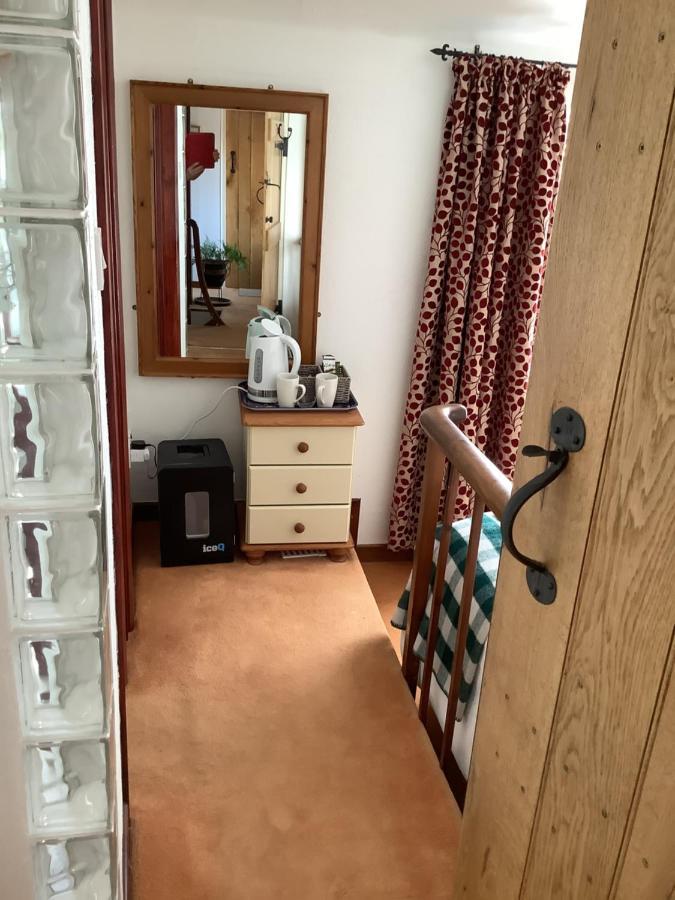Bwthyn Cudd Bed and Breakfast Westbury  Exteriör bild
