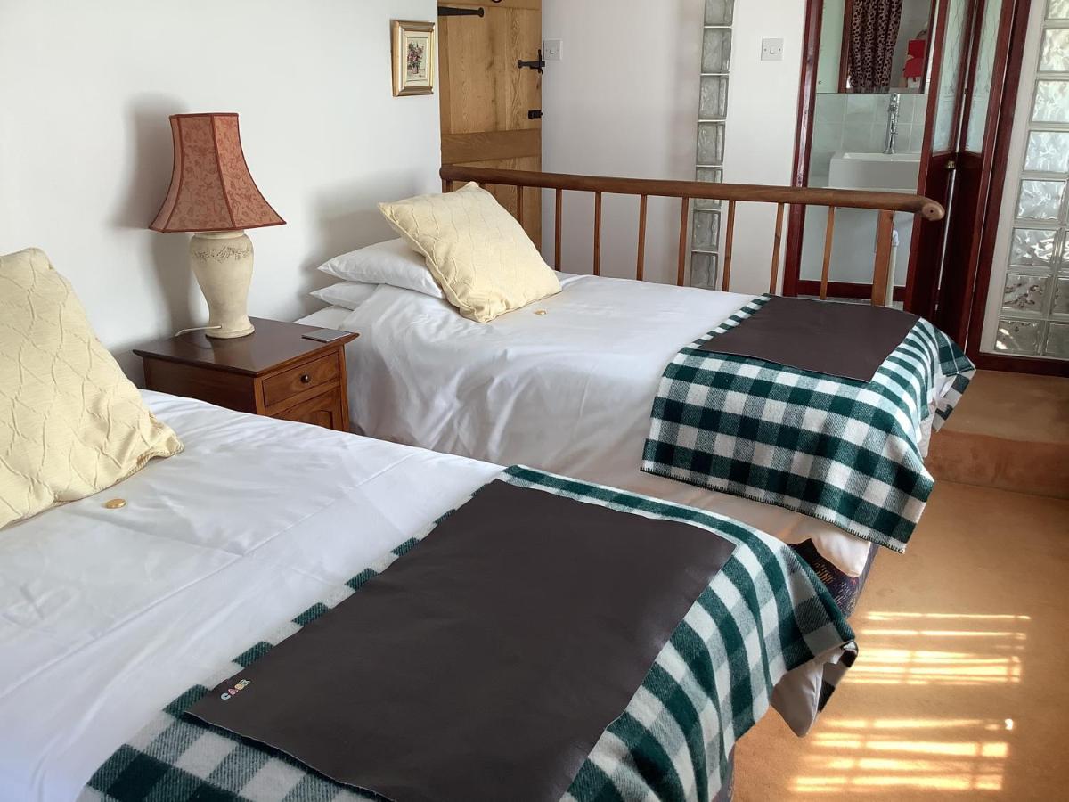 Bwthyn Cudd Bed and Breakfast Westbury  Exteriör bild